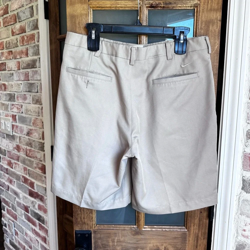 Nike Golf Shorts‎ Mens 34 Khaki Tan Pleated Fit Dry Performance Athletic Active